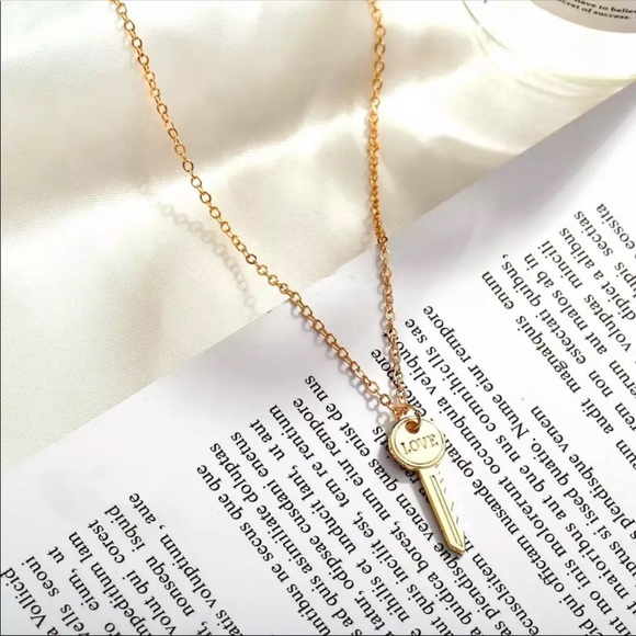 DAINTY GOLD LOVE KEY NECKLACE - Picture 3 of 5